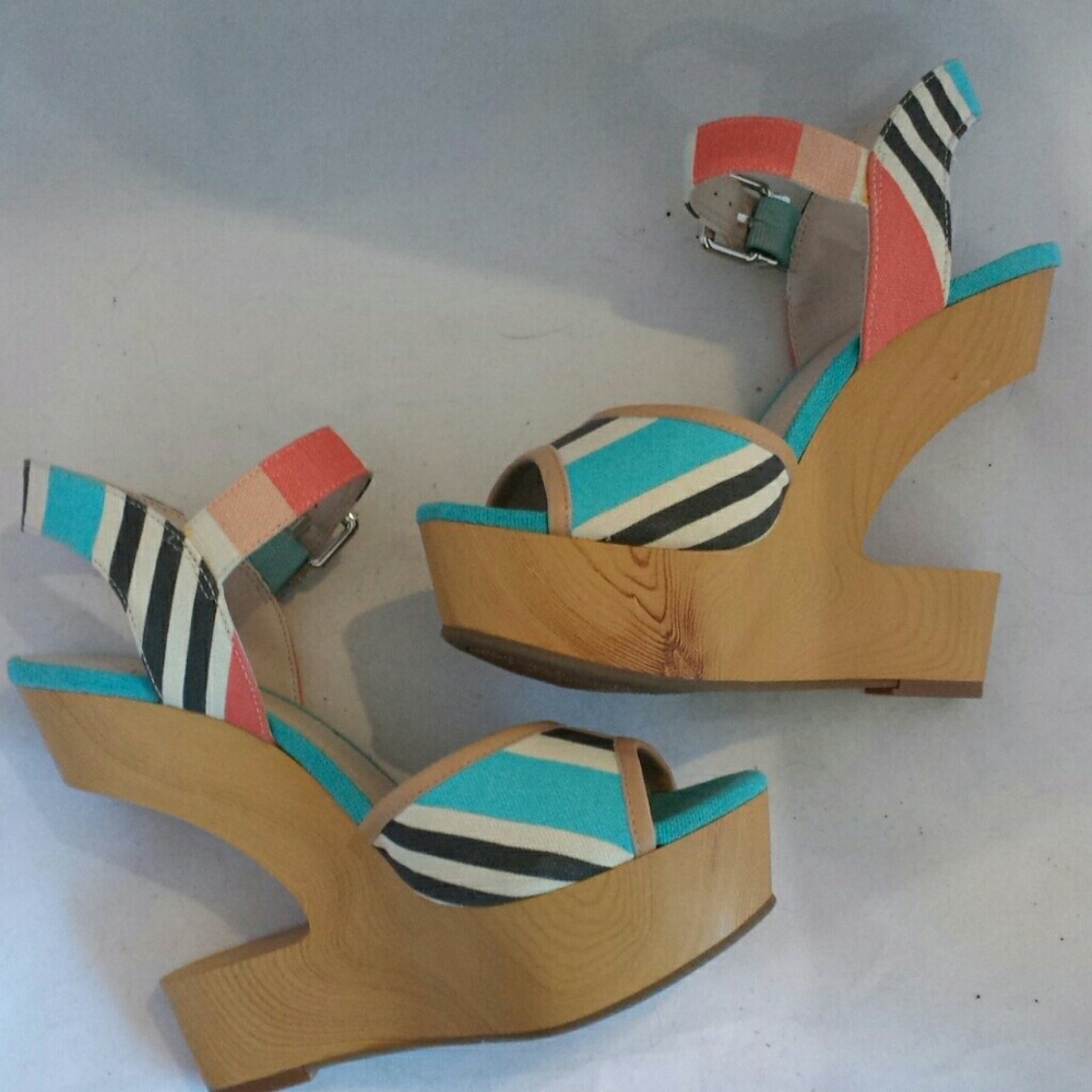 BCBGeneration  Vendi Flamingo Platform Sandal - Picture 4 of 8